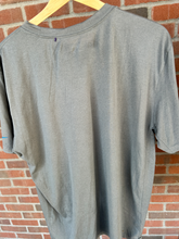 Load image into Gallery viewer, Nike Athletic Top Size Extra Large
