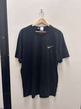 Load image into Gallery viewer, Nike T-shirt Size Large

