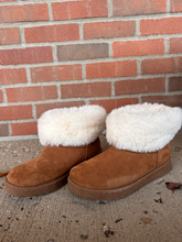 Load image into Gallery viewer, Boots Womens 6
