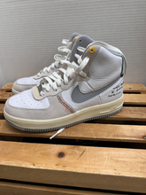 Load image into Gallery viewer, Nike Womens Athletic Shoes Womens 7.5
