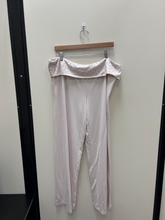 Load image into Gallery viewer, Aeropostale Pants Size Extra Large
