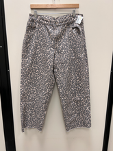Load image into Gallery viewer, Wild Fable Pants Size Medium

