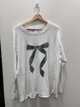 Load image into Gallery viewer, Aerie Long Sleeve Top Size Medium
