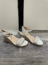 Load image into Gallery viewer, Vince V Camuto Dress Shoes Womens 5.5
