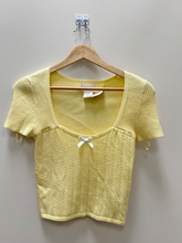 Load image into Gallery viewer, Short Sleeve Top Size Medium
