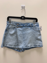 Load image into Gallery viewer, Celebrity Pink Shorts Size Medium
