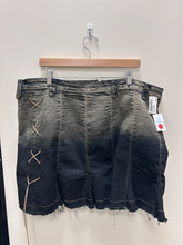 Load image into Gallery viewer, Thrill Jeans Short Skirt Size 3XL
