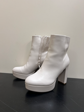 Load image into Gallery viewer, Mix No 6 (For Shoes) Boots Womens 7.5
