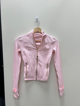 Load image into Gallery viewer, Lululemon Athletic Top Size Small
