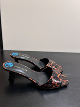 Load image into Gallery viewer, Dress Shoes Womens 6.5
