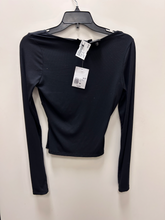 Load image into Gallery viewer, Forever 21 Long Sleeve Top Size Medium
