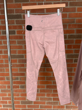 Load image into Gallery viewer, Zyia Athletic Pants Size 3/4 (27)
