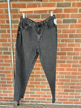 Load image into Gallery viewer, Universal Thread Denim Size 7/8 (29)
