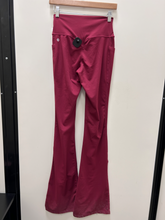 Load image into Gallery viewer, Athletic Pants Size Medium
