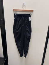 Load image into Gallery viewer, Lululemon Athletic Pants Size 00

