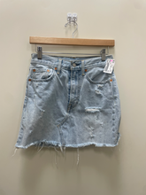 Load image into Gallery viewer, Levi Short Skirt Size 0
