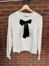 Load image into Gallery viewer, Sweater Size Medium
