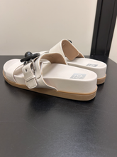Load image into Gallery viewer, Dolce Vita Sandals Womens 9.5
