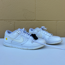 Load image into Gallery viewer, Nike Womens Athletic Shoes Womens 10

