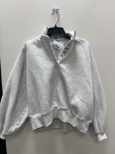 Load image into Gallery viewer, Sweatshirt Size Medium
