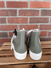 Load image into Gallery viewer, Converse Shoes Womens Athletic Shoes Womens 8.5
