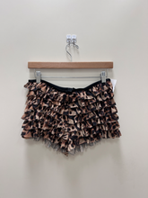 Load image into Gallery viewer, Windsor Shorts Size Large
