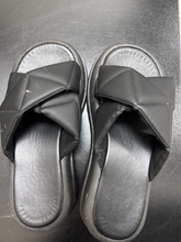 Load image into Gallery viewer, Sandals Womens 7
