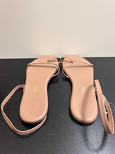 Load image into Gallery viewer, Sandals Womens 9
