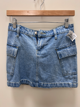 Load image into Gallery viewer, Princess Polly Short Skirt Size 5/6
