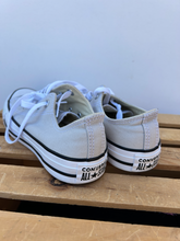 Load image into Gallery viewer, Converse Casual Shoes Womens 6
