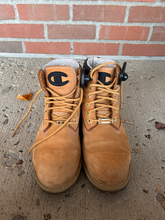 Load image into Gallery viewer, Timberland Boots Womens 7
