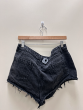 Load image into Gallery viewer, Shorts Size XXL
