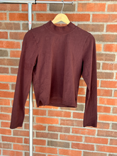 Load image into Gallery viewer, North Face Long Sleeve Top Size Large
