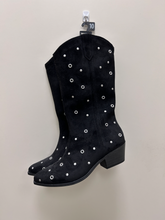 Load image into Gallery viewer, No Boundaries Boots Womens 10
