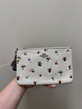 Load image into Gallery viewer, Coach Purse
