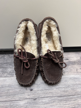 Load image into Gallery viewer, Uggs Casual Shoes Womens 5
