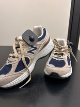 Load image into Gallery viewer, New Balance Casual Shoes Womens 8.5
