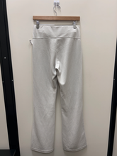 Load image into Gallery viewer, Lulu Lemon Athletic Pants Size 7/8 (29)
