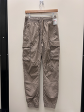 Load image into Gallery viewer, H &amp; M Pants Size Extra Small
