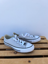 Load image into Gallery viewer, Converse Casual Shoes Womens 6
