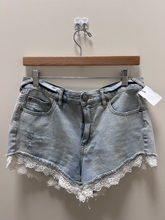 Load image into Gallery viewer, Free People Shorts Size 5/6
