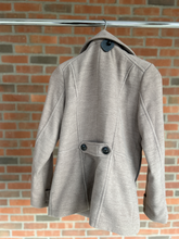 Load image into Gallery viewer, H &amp; M Heavy Outerwear Size Medium
