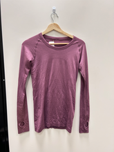 Load image into Gallery viewer, Lulu Lemon Athletic Top Size Medium
