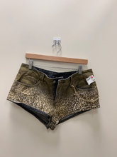 Load image into Gallery viewer, Romwe Shorts Size Large
