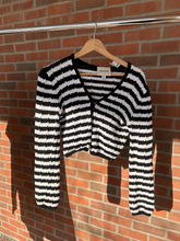 Load image into Gallery viewer, Long Sleeve Top Size Small
