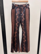 Load image into Gallery viewer, Akira Pants Size Large
