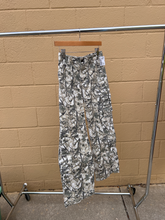 Load image into Gallery viewer, Wild Fable Pants Size Extra Small
