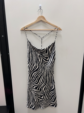 Load image into Gallery viewer, Zara Dress Size Medium
