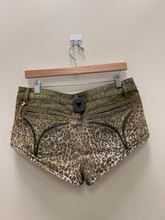Load image into Gallery viewer, Romwe Shorts Size Large

