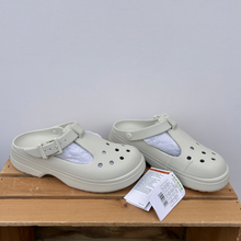 Load image into Gallery viewer, Crocs Casual Shoes Womens 8
